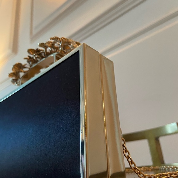 BCBG PURSE — WELL CONDITION $53 - Picture 2 of 8